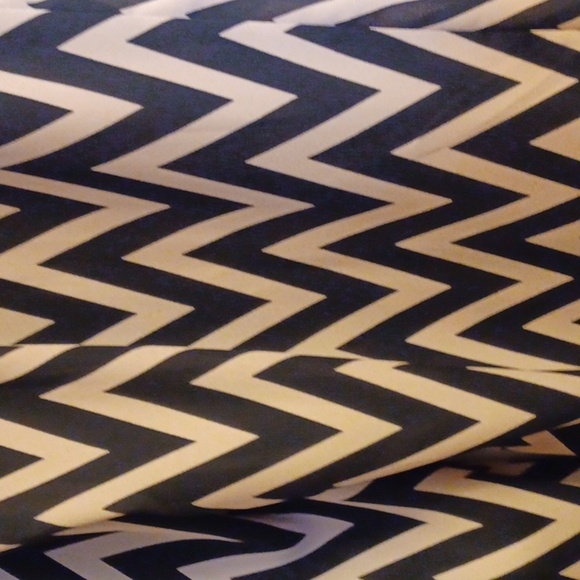 AMY BYER TAN AND BLACK, LITE WEIGHT PANTS, SIZE MEDIUM. - Picture 3 of 5